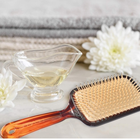 REVELÉ TORTOISESHELL PADDLE HAIRBRUSH - Picture 2 of 6